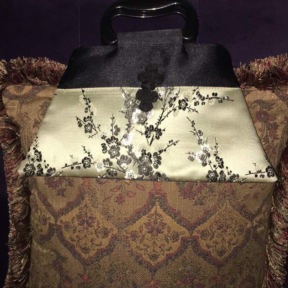 DELICATE SMALL EVENING BAG-ZIPPERED POCKET INSIDE